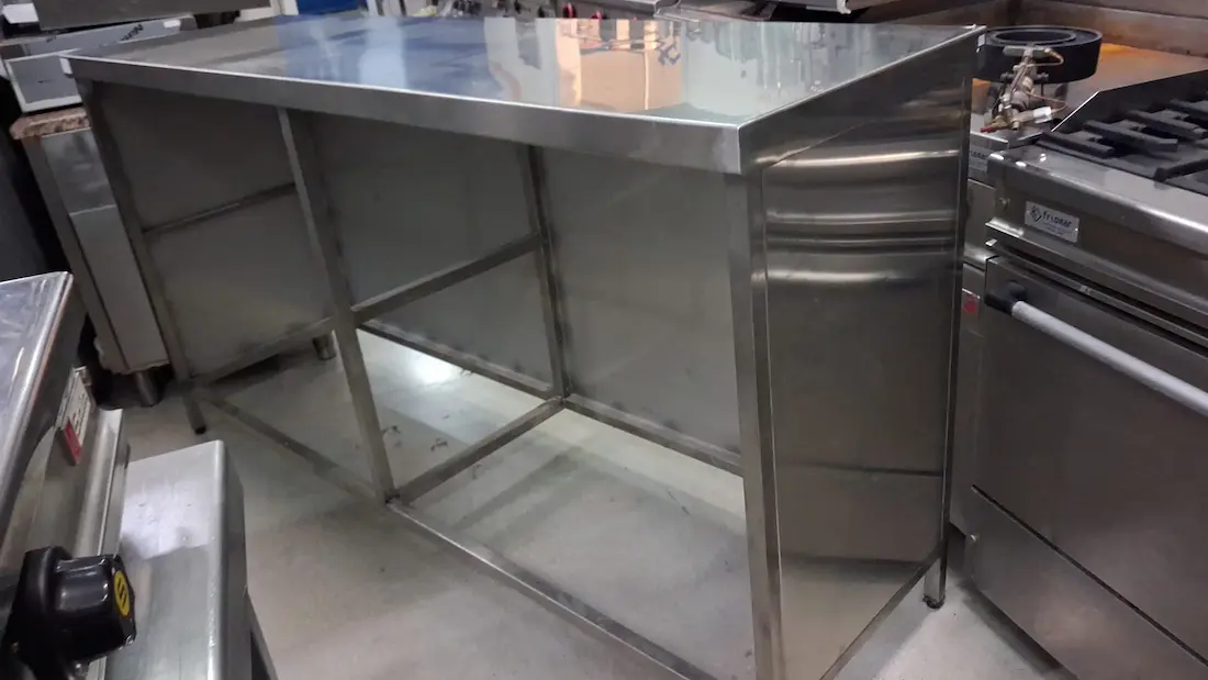 MESA-TRABAJO-INOX-CERRADA