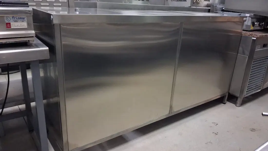 MESA-TRABAJO-INOX-CERRADA